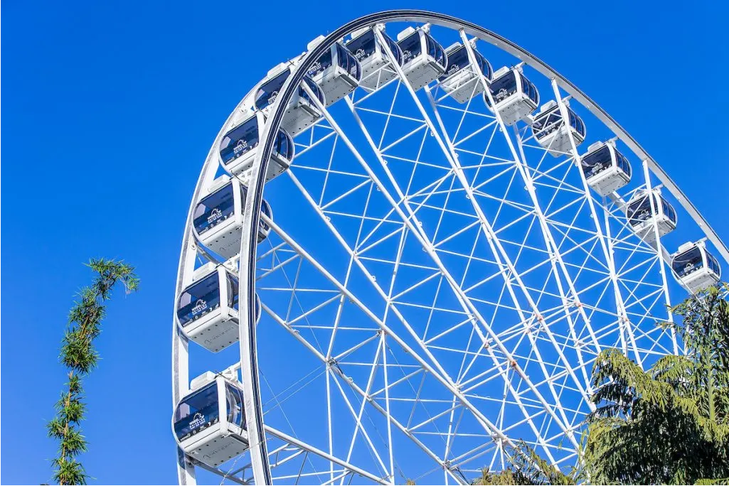 the wheel of brisbane in the blue sky